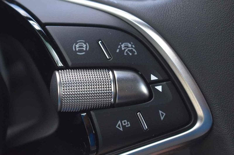 Automobilky přistupují k ovládání asistenčních systémů velmi různorodě