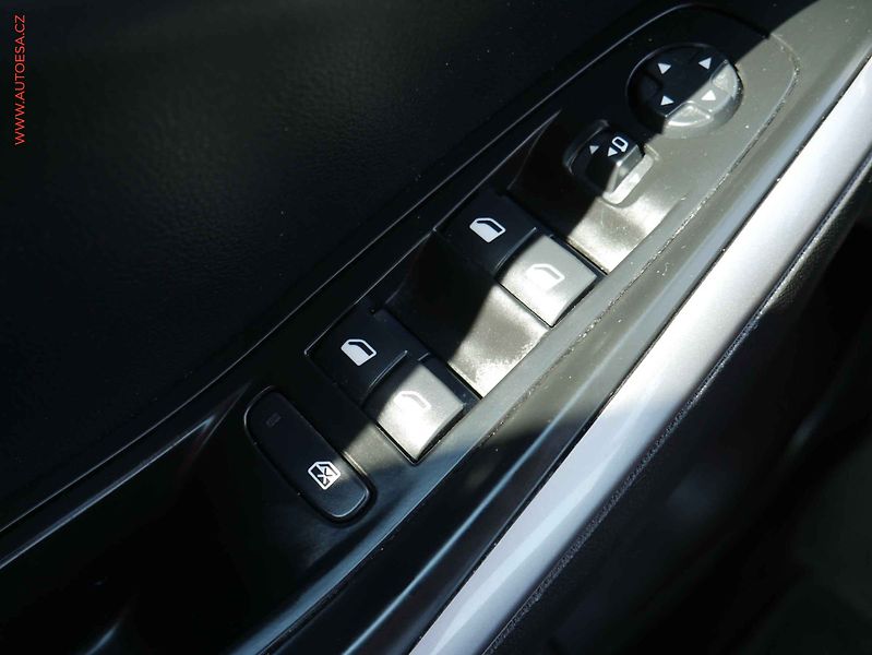 Opel Grandland (2022) 1.5 CDTi, Ultimate, AT, LED - fotka 11 z 21