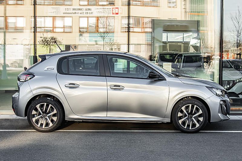 Peugeot 208 (2026) 1,2 STYLE Hybrid 110 e-DCS6 - fotka 4 z 7
