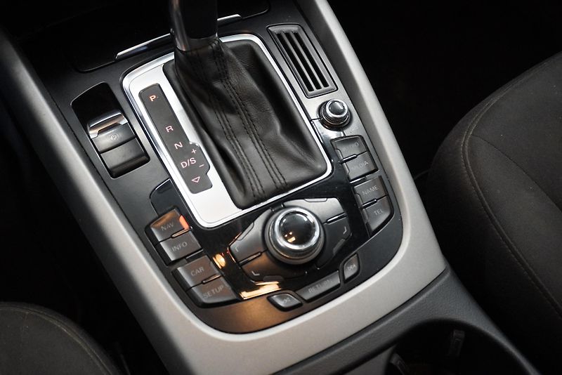 Audi Q5 VAN 3,0 TDI QUATTRO AUT. - fotka 16 z 28