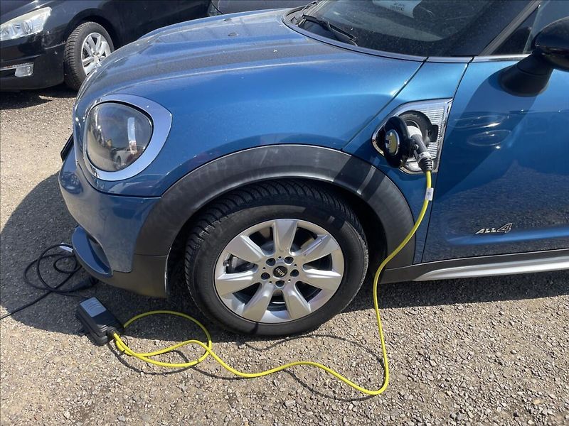 Mini Countryman 1,5 SE ALL4 AUT. PLUG-IN 165kw - fotka 23 z 37