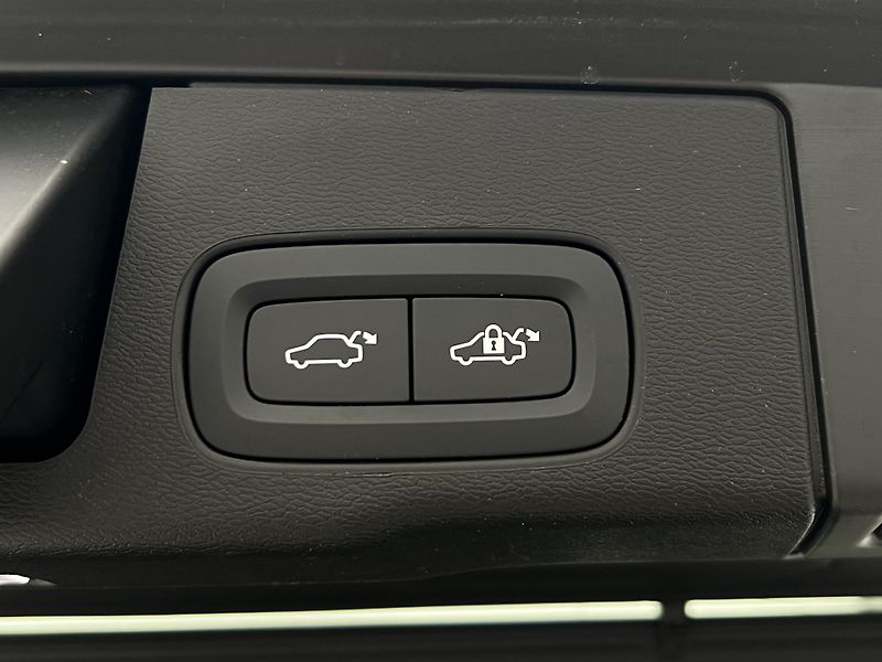 Volvo XC60 T6 AWD BLACK EDITION RESKIN - fotka 48 z 50
