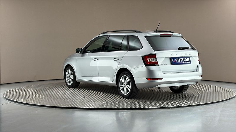 Škoda Fabia 1.0 TSI Ambition Combi - fotka 2 z 24