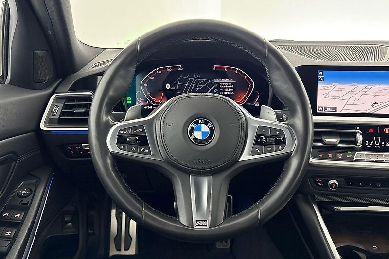 BMW Řada 3 330d xDrive - fotka 21 z 26
