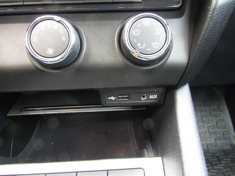 Škoda Octavia (2014) 1.6 TDI 77kW  ZIMNÍ KOLA - fotka 30 z 35