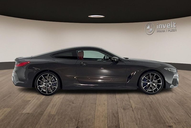 BMW Řada 8 M850i xDrive - fotka 2 z 28