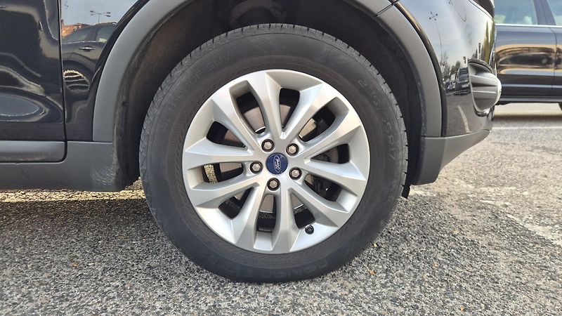 Ford Kuga (2011) 2.0 TDCi 4x4 Titanium, ČR - fotka 34 z 52