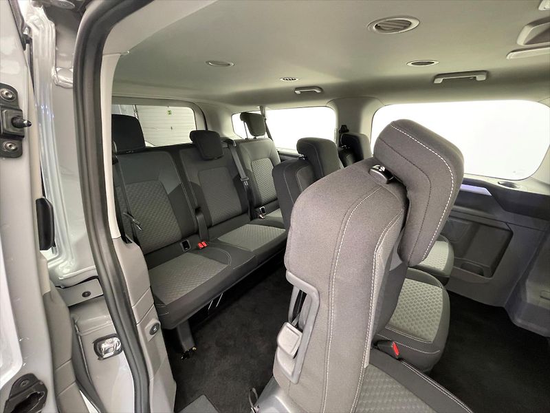 Volkswagen Caravelle Life 2.5 PHEV DR - fotka 16 z 28
