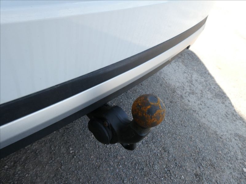 Škoda Superb 2,0 TDi 147kW SCOUT,DSG,4x4,DP - fotka 18 z 49