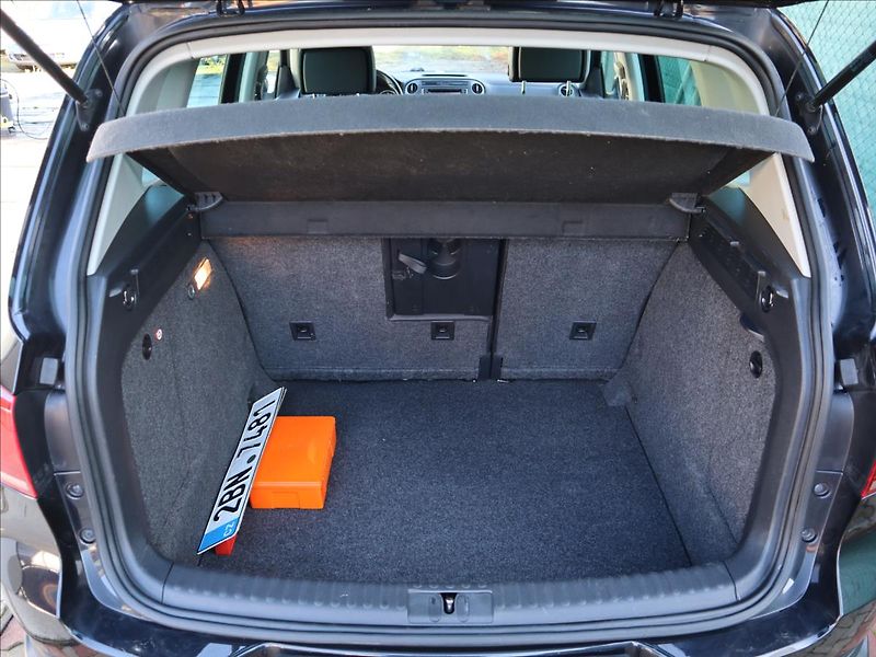 Volkswagen Tiguan 2,0   TDi Sport Pano Kamera Dy - fotka 26 z 36