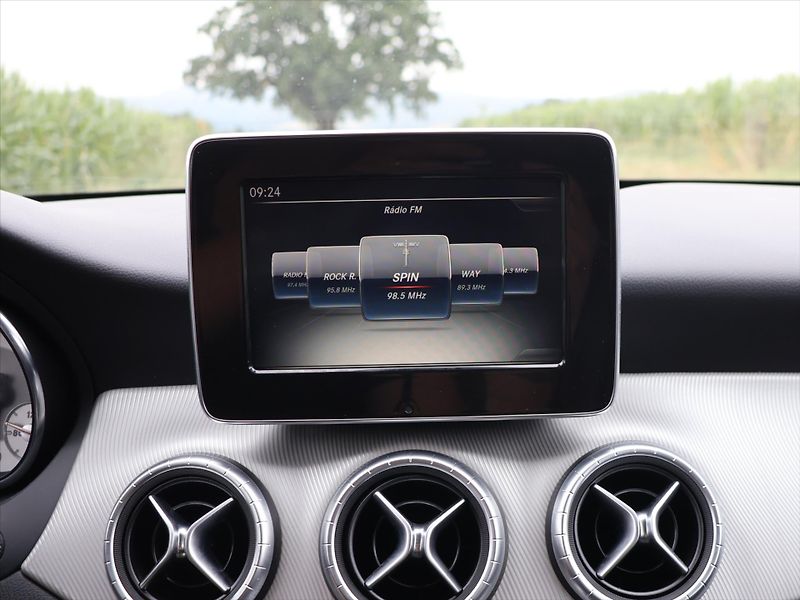 Mercedes-Benz CLA 2,0 250 155kW 4Matic Xenon - fotka 19 z 27