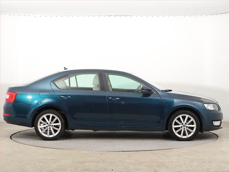 Škoda Octavia (2013) Elegance 1.6 TDI, Tempomat - fotka 6 z 17