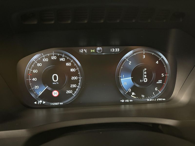 Volvo XC90 (2019) D5 AWD  Pano, Head, 360 - fotka 21 z 35