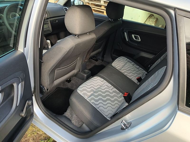 Škoda Fabia 1.6 Combi Ambiente - fotka 16 z 33