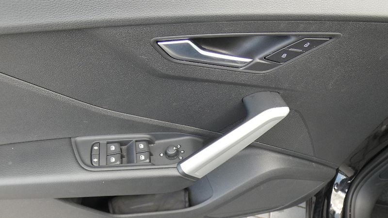 Audi Q2 1,0 TFSI Advanced - fotka 9 z 23