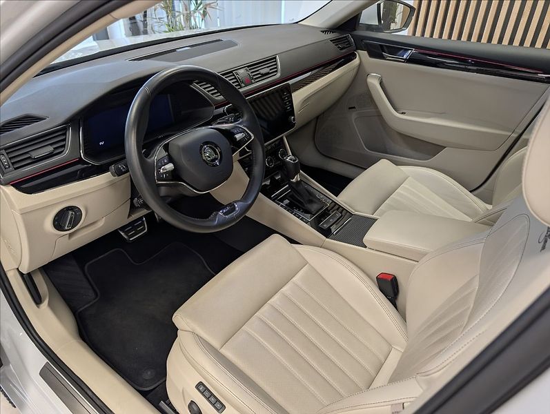 Škoda Superb 1.5 iV L&K - fotka 11 z 29