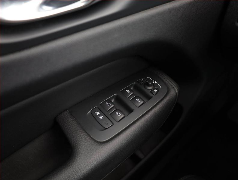 Volvo XC60 (2020) B4 AWD - fotka 17 z 22