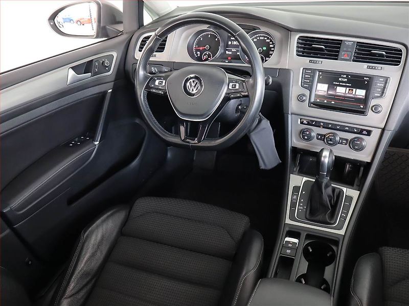 Volkswagen Golf (2016) 1.6 TDI, Automat, Serv.kniha - fotka 7 z 24