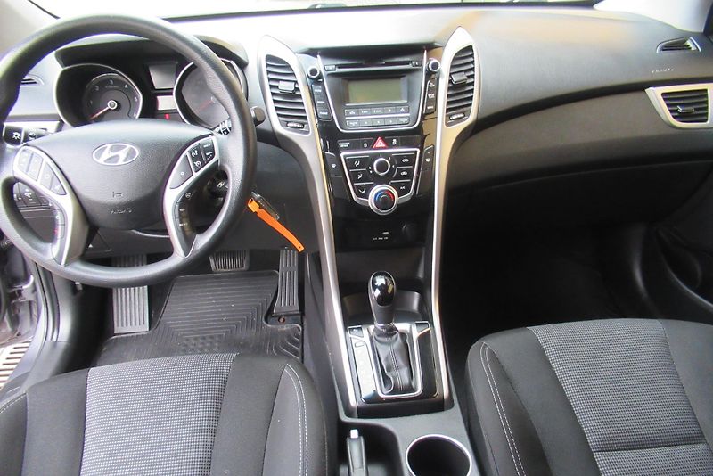 Hyundai i30 1.6 CRDi 16V  KLIMA   AUTOMAT - fotka 10 z 20