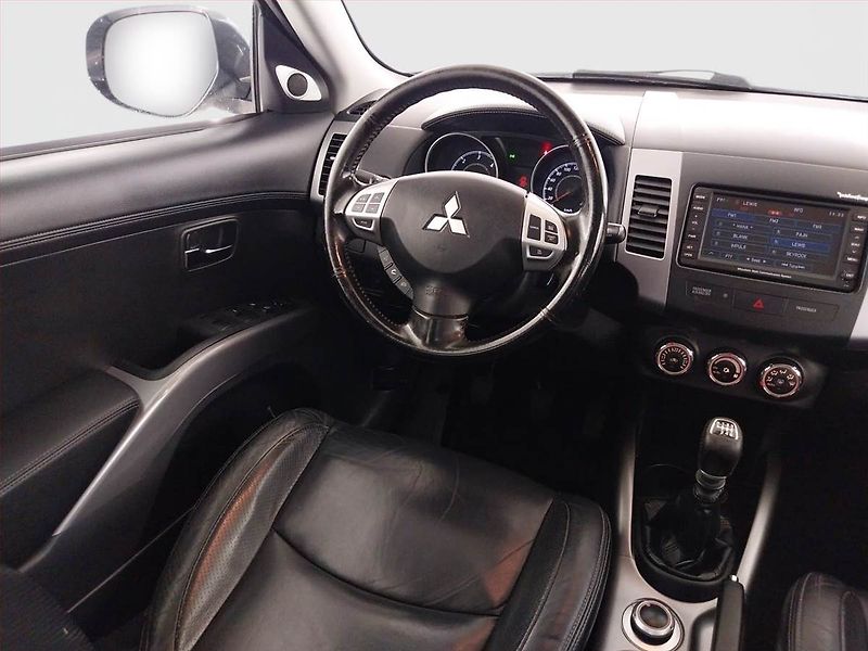 Mitsubishi Outlander (2011) 2.2 DI-D, 4X4, 7 míst - fotka 7 z 21