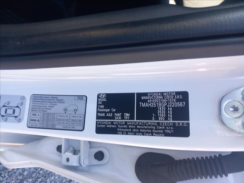 Hyundai i30 1,0 T-GDI COMFORT DCT - fotka 18 z 20