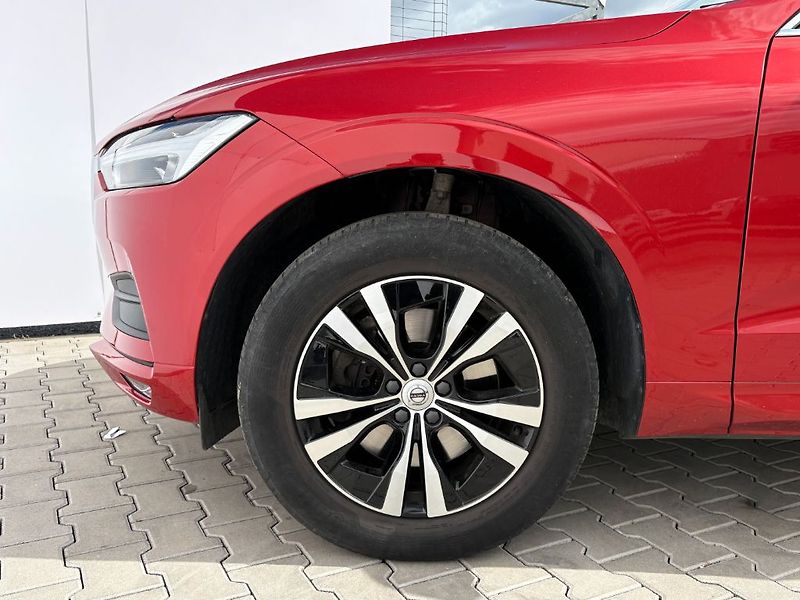 Volvo XC60 Momentum Pro B4 184kW - fotka 25 z 25