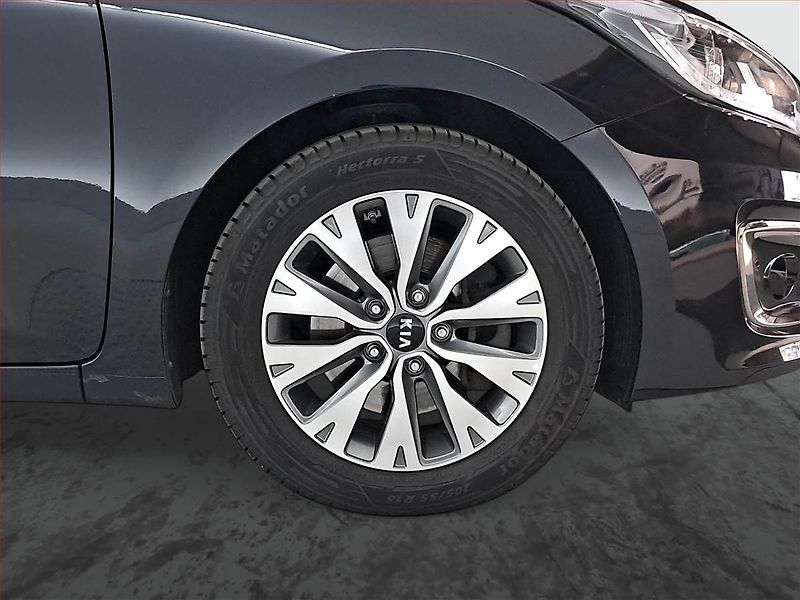 Kia Ceed (2017) 1.6 GDI, Serv.kniha, Navi - fotka 15 z 20
