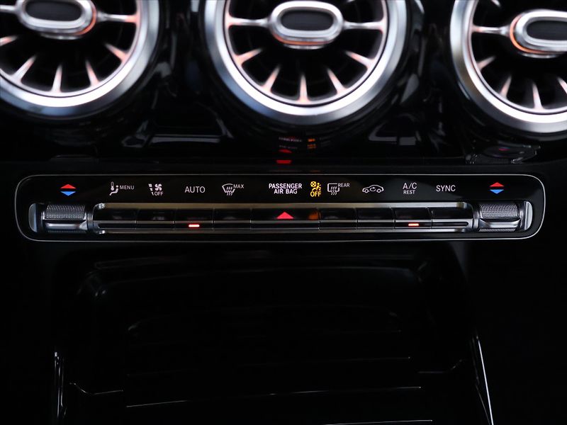 Mercedes-Benz CLA 2,0 35 AMG 225kW 4MATIC DPH CZ - fotka 30 z 40