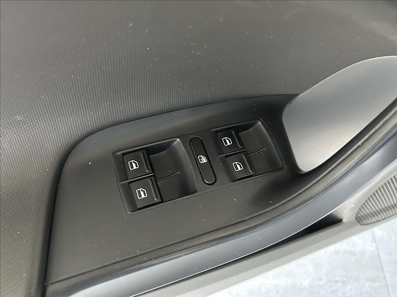 Seat Ibiza 1,4   16V,SERVISKA,KLIMA,TAŽNÉ - fotka 8 z 22
