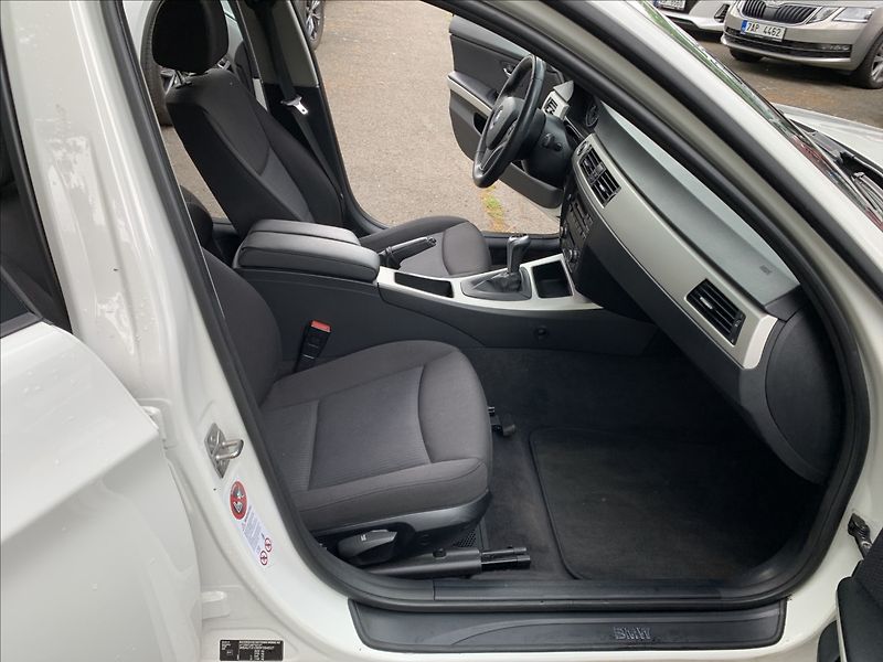 BMW Řada 3 2,0 318D,ČR - fotka 14 z 17