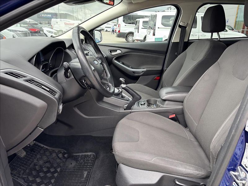 Ford Focus 2,0 TDCI 140k Titanium - fotka 19 z 36
