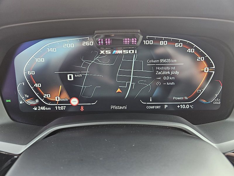BMW X5 M50i - fotka 23 z 36