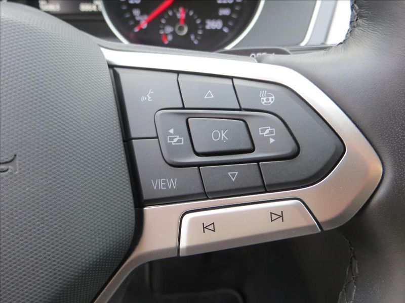 Volkswagen Passat 2,0 TDI 110kW Business DSG ČR - fotka 23 z 28