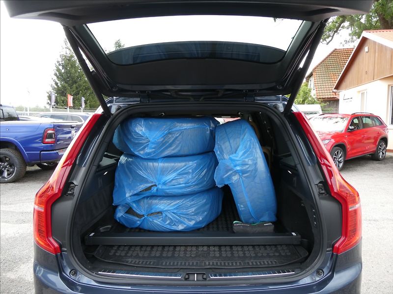 Volvo XC90 2,0 B5 173kW AWD,2x kola,ČR,DP - fotka 18 z 46