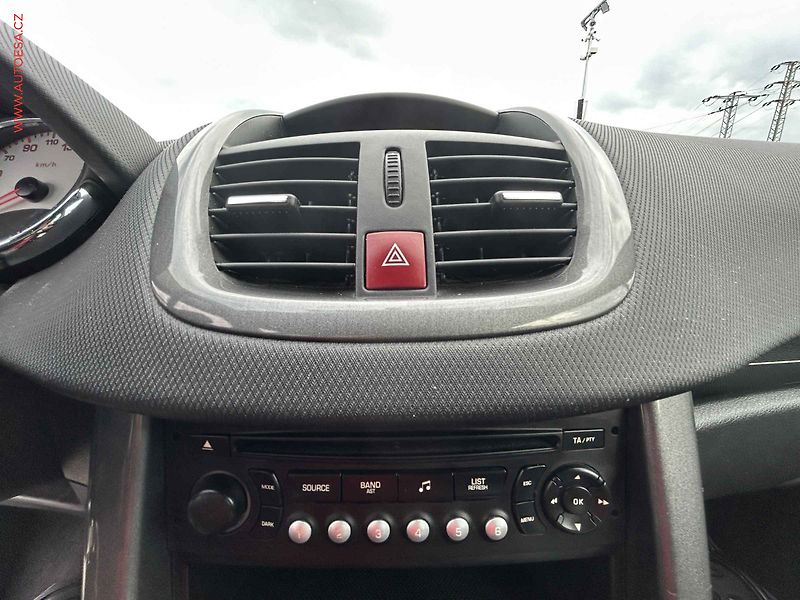 Peugeot 207 (2010) 1.4 16V, 1.maj,ČR, AC, park - fotka 14 z 15