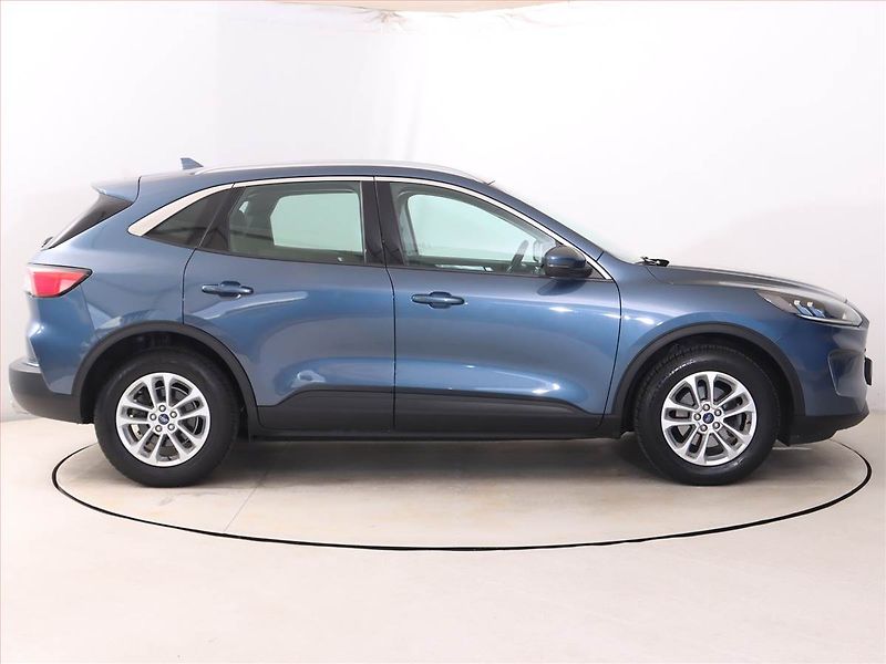 Ford Kuga (2021) Titanium 1.5 EcoBlue - fotka 6 z 20
