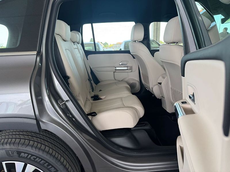 Mercedes-Benz EQB 300 4MATIC - fotka 17 z 20