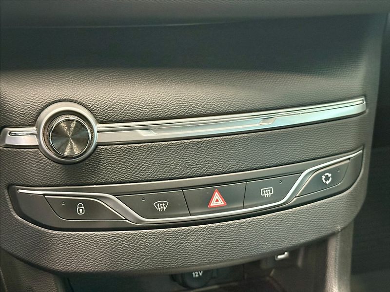 Peugeot 308 1,2 I 1.MAJITEL, SERVISNÍ KNIH - fotka 11 z 15