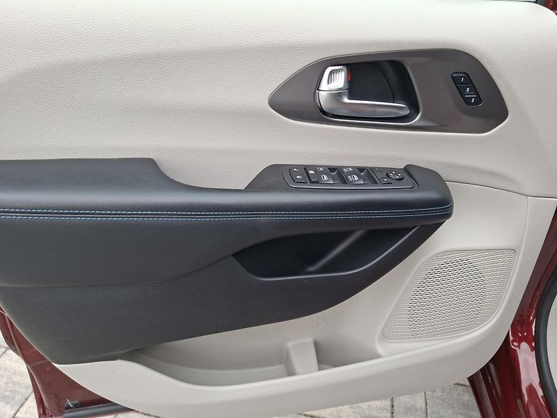 Chrysler Pacifica (2021) 3,6L adapt,anroid, REZERVACE - fotka 24 z 50