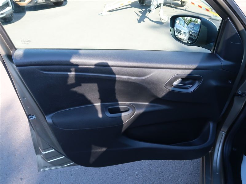 Citroën C-Elysée 1,6 VTi,85kW,1majČR,Serv.k,DPH - fotka 19 z 26