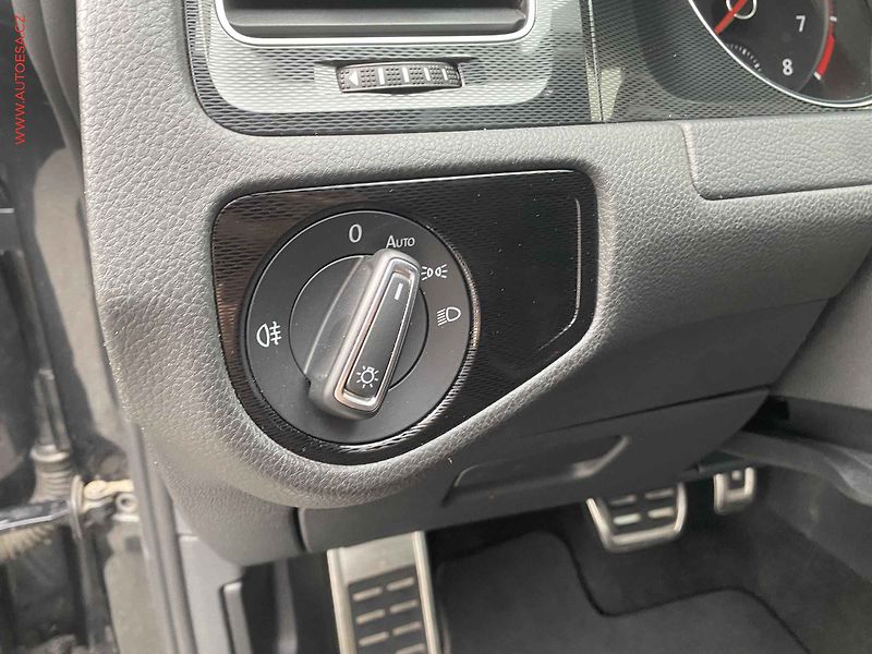 Volkswagen Golf (2015) 2.0 TFSi, GTi, DSG - fotka 15 z 18