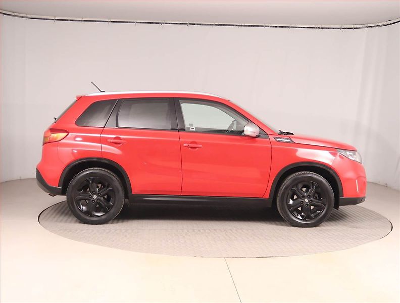 Suzuki Vitara (2017) 1.4 BoosterJet, 4X4, Kůže - fotka 6 z 16