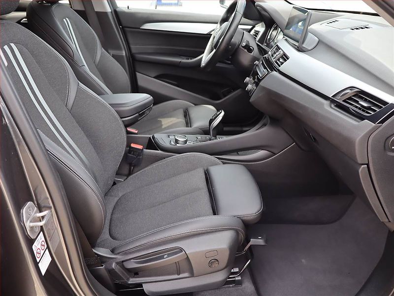 BMW X1 (2022) Innovation xDrive18d - fotka 9 z 21