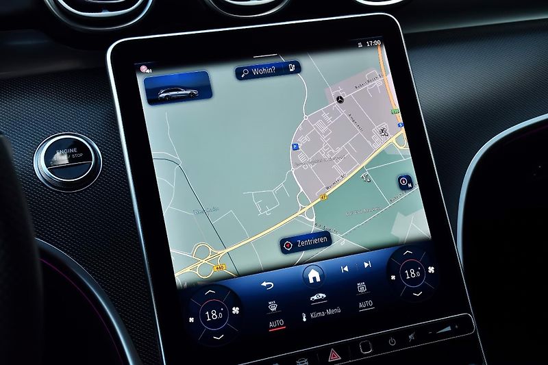 Mercedes-Benz Třídy C 300e AMG Pano HuD 360 Burm DIG - fotka 17 z 27