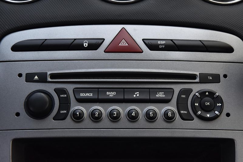 Peugeot 308 CC 1.6 HDi 6st,KLIMA,TEMP,ALU - fotka 25 z 41