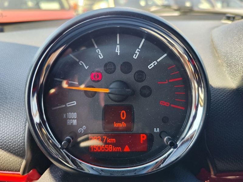 Mini Cooper 1.6/160kW - fotka 15 z 27