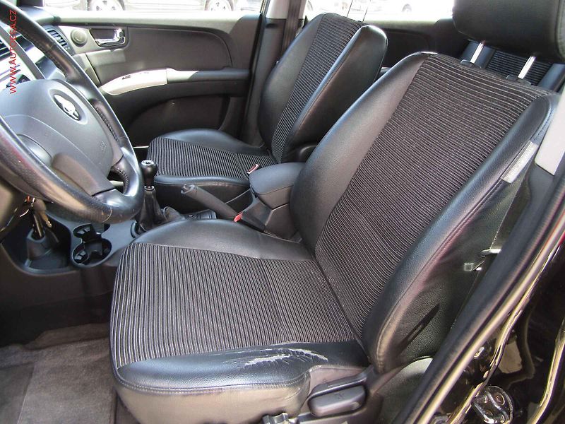 Kia Sportage (2005) 2.0i 4WD, AC, park.asist - fotka 9 z 14
