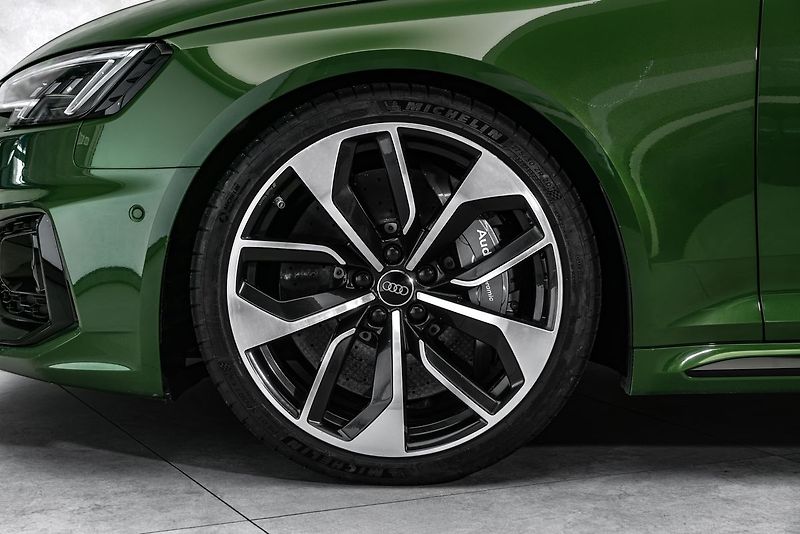 Audi RS 4 RS4  TFSI quattro, keramiky - fotka 10 z 27