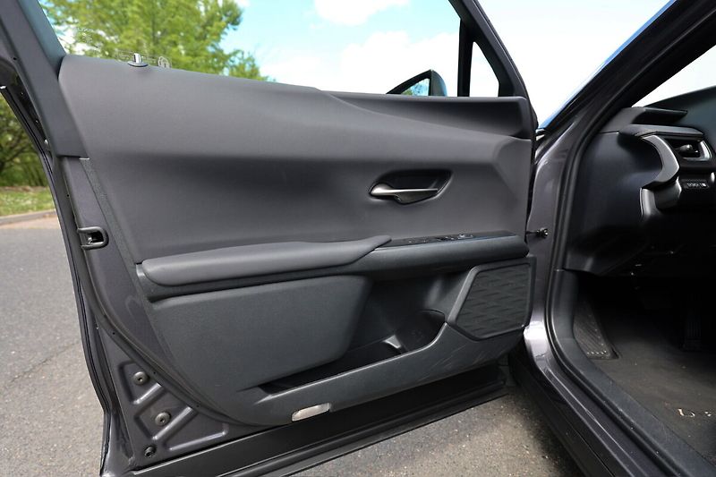 Lexus UX 300h 300H 2.0 HEV BUSINESS TECH - fotka 8 z 22