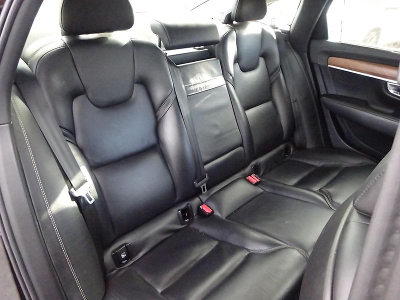 Volvo S90 D4 140kW Inscription ČR - fotka 12 z 25